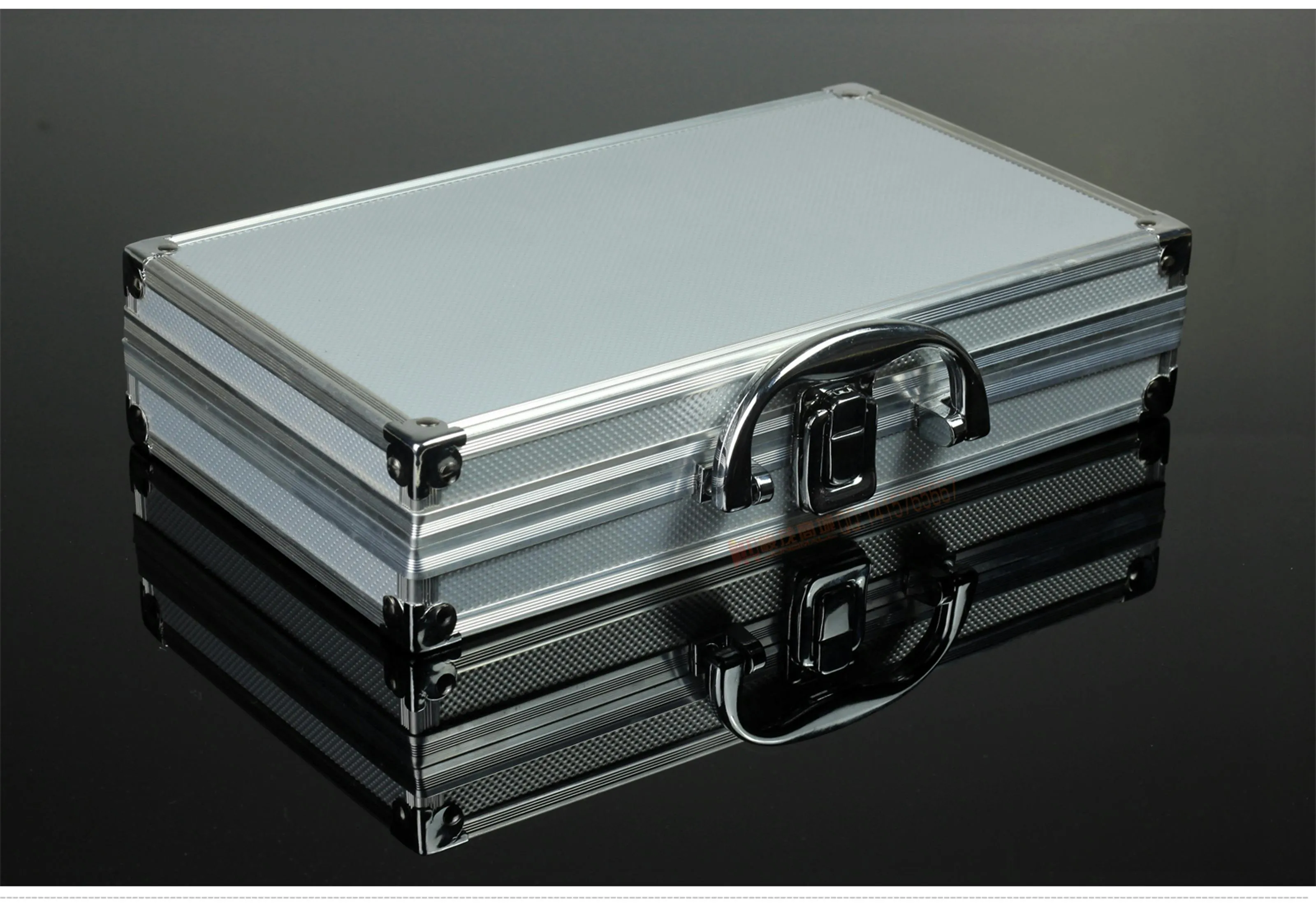 A metalic closed hand luggage for documents.